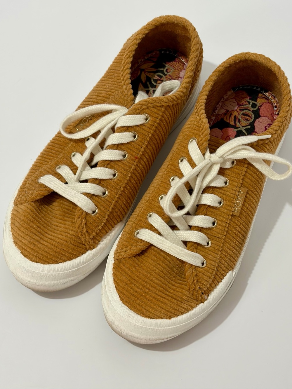Roxy Corduroy Marina low-top sneakers in Camel Brown